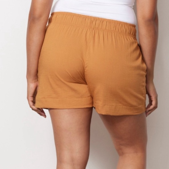 EVEREVE Shane Caramel Brown Tie Waist Paper-bag Shorts - Picture 2 of 11